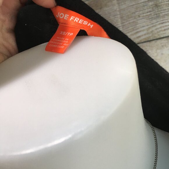 Joe Fresh Black T-Shirt size XS - I-10 - Picture 4 of 4